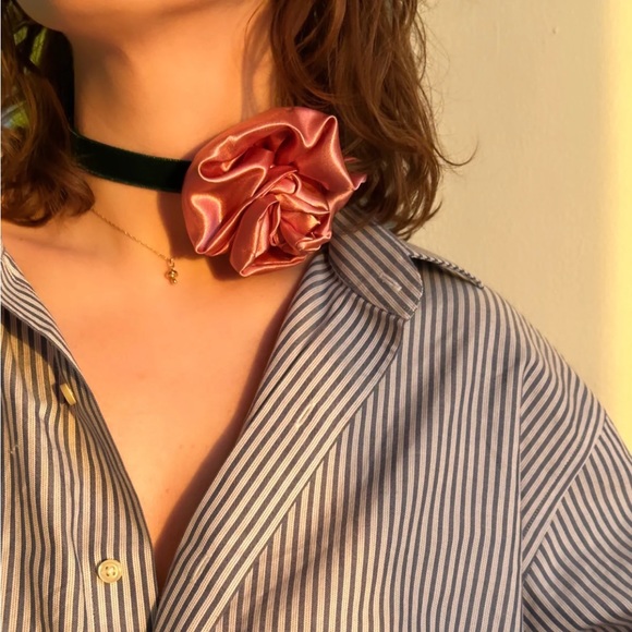 Handmade Rosette Chocker - Picture 5 of 6